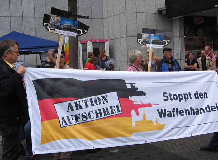 Unterschriftensammlung des Friedensplenums Mannheim am Antikriegstag 2012