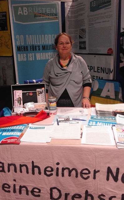 Stand von Friedensplenum und DFG-VK Mannheim beim Neujahrsempfang im Mannheimer Rosengarten