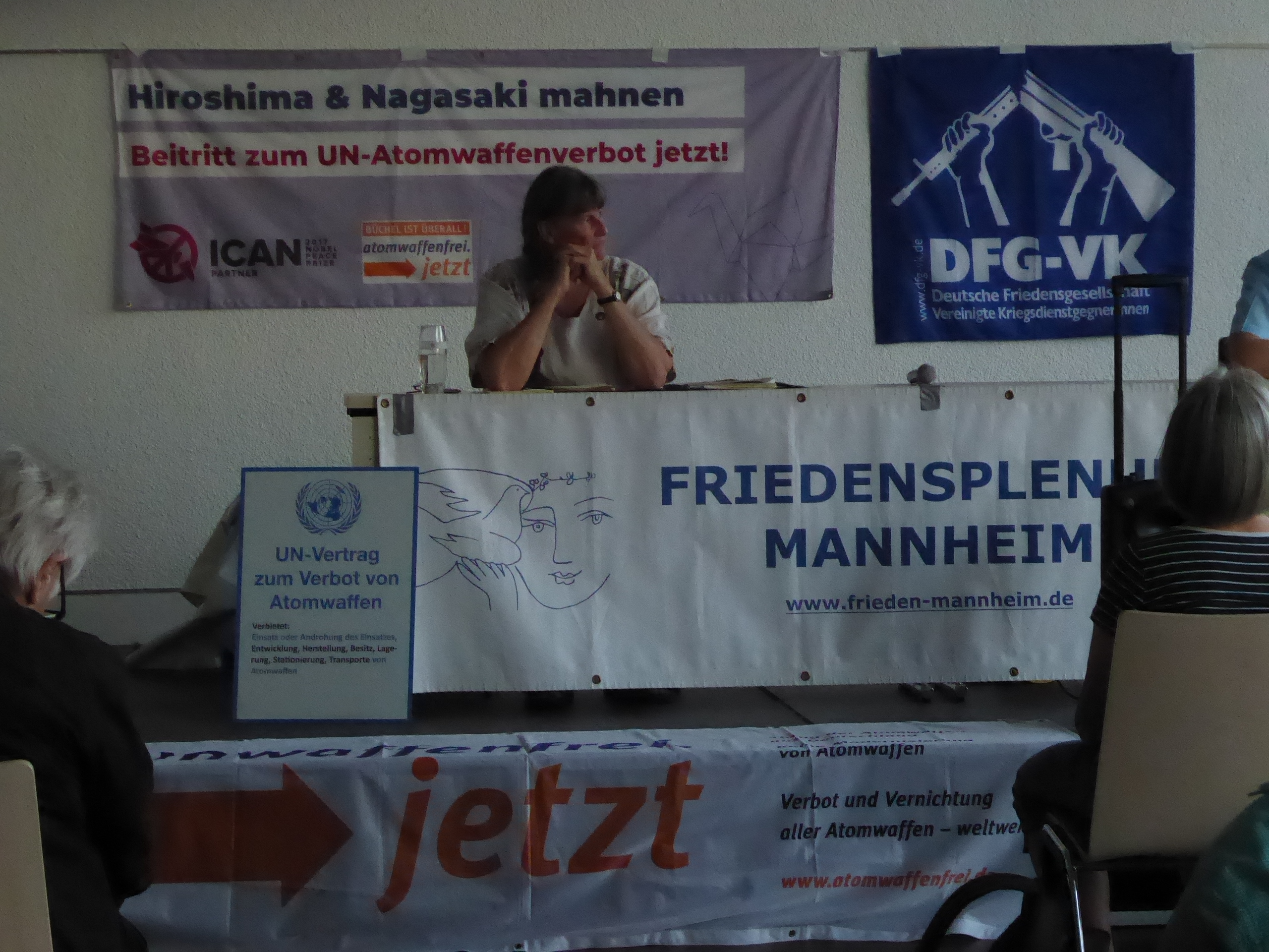 Regina Hagen referiert bei der Veranstaltung am 9.9.20 in MA zum Antikriegstag