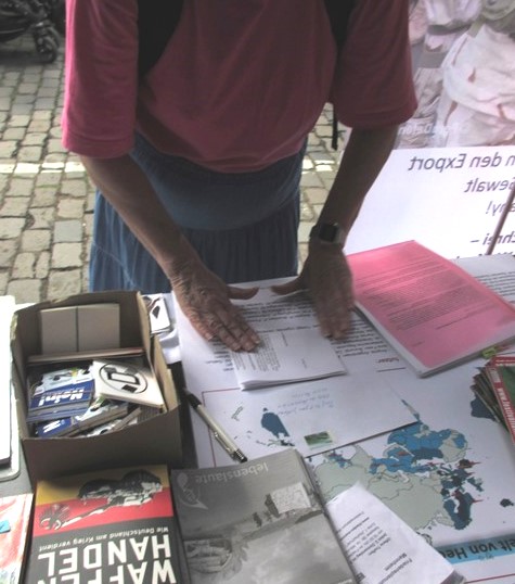 Jemand hat einen Brief an einen Bundestagsabgeordneten unterschrieben Jemand hat einen Brief an einen Bundestagsabgeordneten unterschrieben