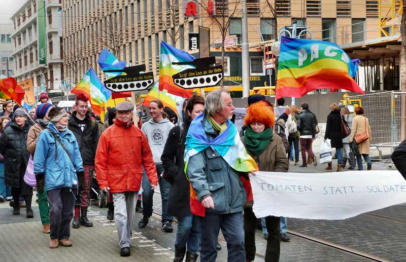 160 Teilnehmer an Kundgebung und Demo zum Ostermarsch Mannheim 2013 fordern Frieden schaffen ohne Waffen 160 Teilnehmer an Kundgebung und Demo zum Ostermarsch Mannheim 2013 fordern Frieden schaffen ohne Waffen